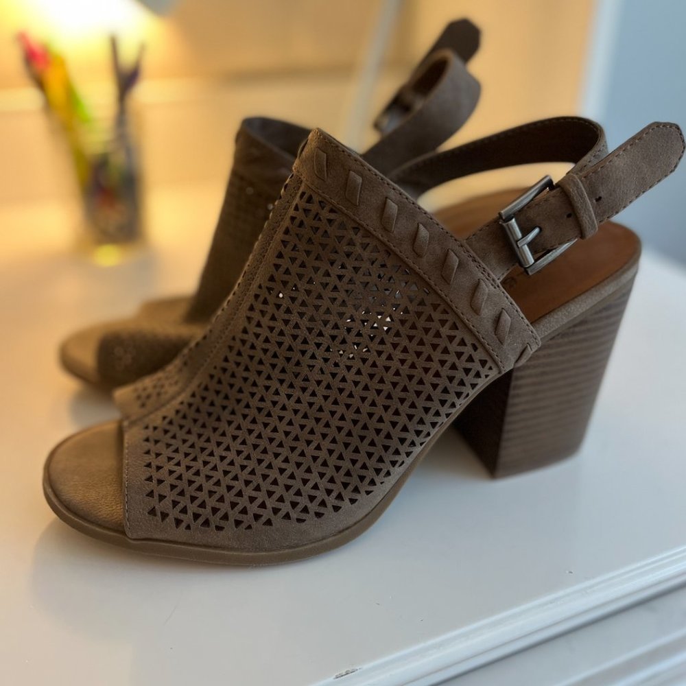 Women's Pearl Block Heeled Sandal